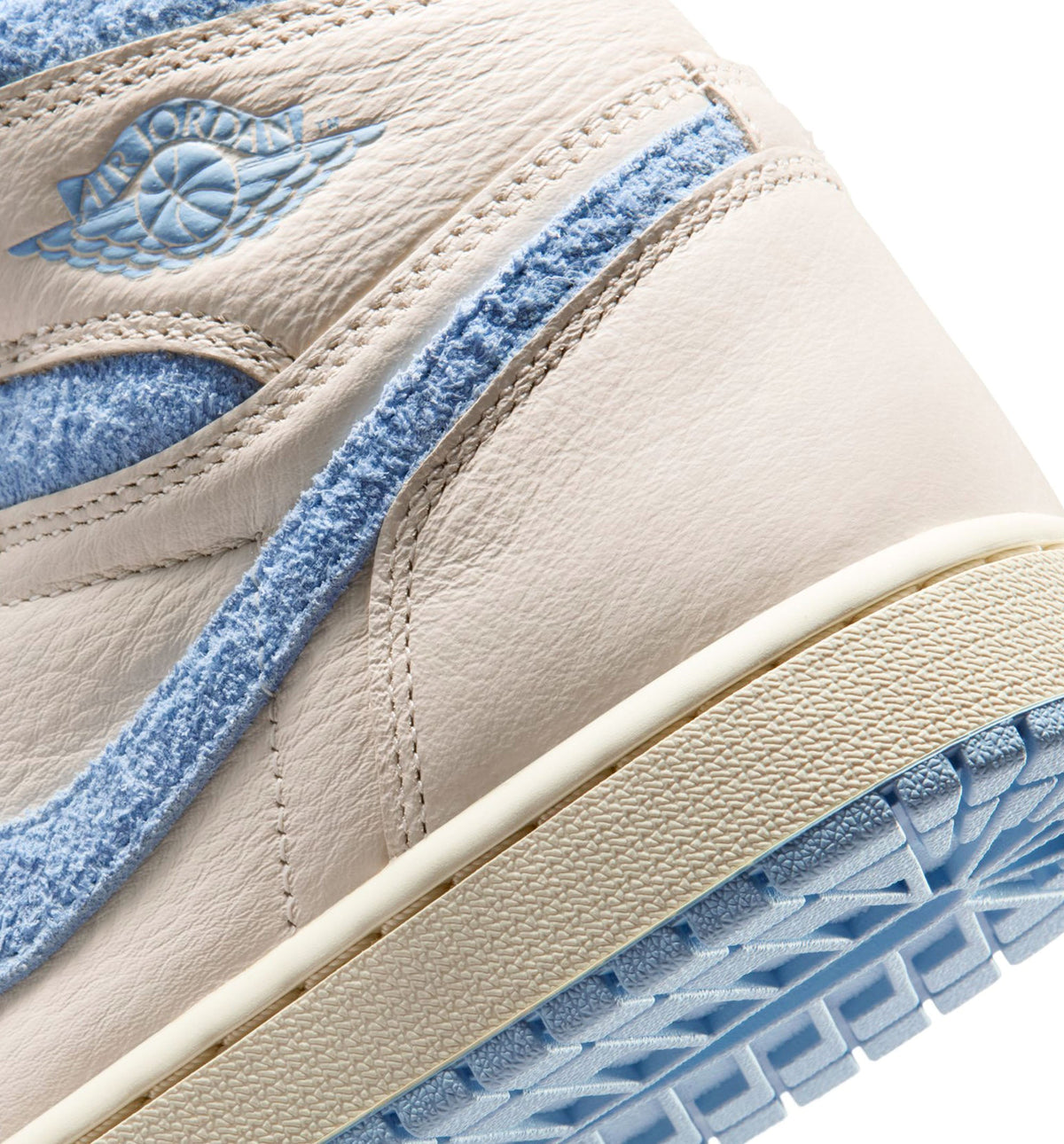 Air Jordan 1 Retro High OG Psychic Blue Women's Lifestyle Shoe – Pale Ivory/Psychic Blue/Coconut Milk